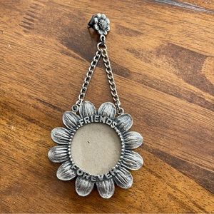 Pewter colored Metal Friends Forever sun flower hanging picture frame